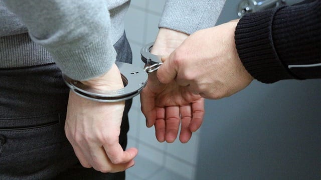 handcuffs-2102488_640 insolvencia para deudores de IVA